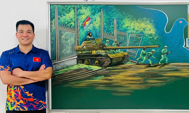 Tác phẩm phấn màu tái hiện cảnh xe tăng húc đổ cổng Dinh Độc Lập gây bão mạng