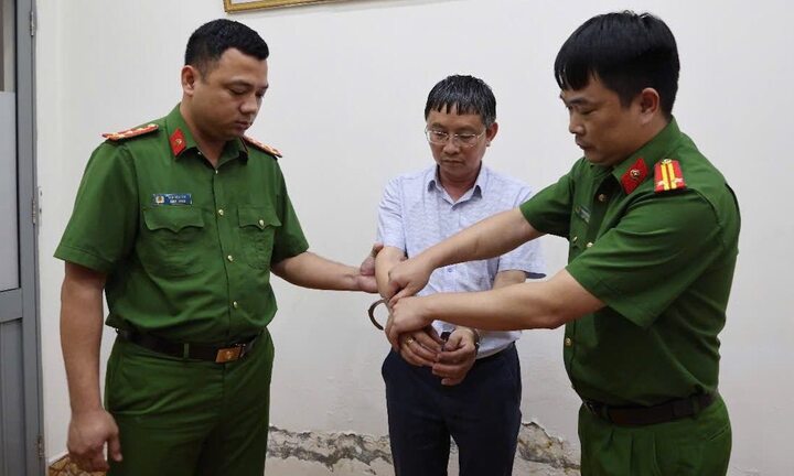 Phá đường dây 'làm khống' giấy hợp quy chuẩn thang máy, thiết bị xây dựng