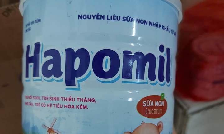 Thêm một bệnh viện thu hồi sữa của công ty trong đường dây sản xuất sữa giả