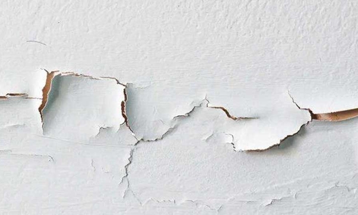 Tường mới sơn bị bong tróc xử lý thế nào? 