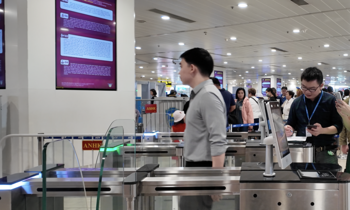 Các bước để lên máy bay không cần giấy tờ