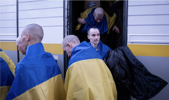 Nga - Ukraine trao đổi gần 500 tù binh