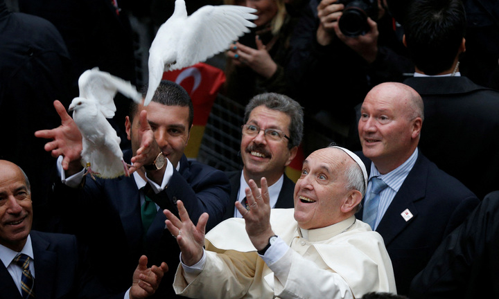 Những khoảnh khắc Giáo hoàng Francis khiến cả thế giới kính trọng