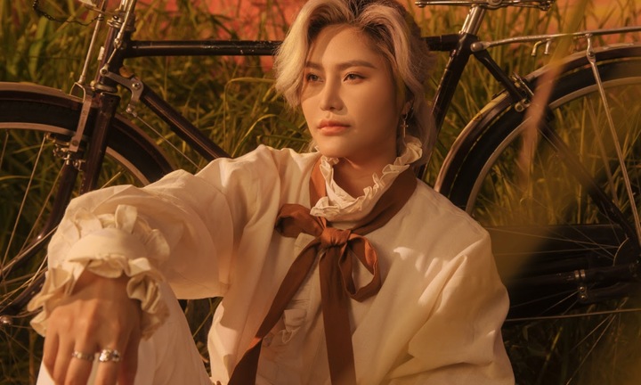 Vicky Nhung 'gỡ rối tơ lòng' cho những trái tim tổn thương