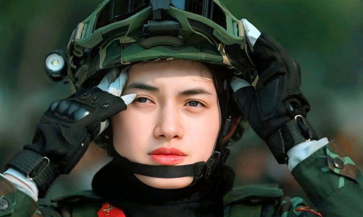 Điều ít biết về nữ hạ sĩ gây sốt khi diễu binh, từng lọt top 15 cuộc thi hoa hậu