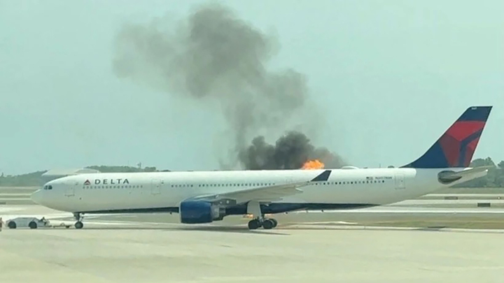 Khoảnh khắc máy bay Airbus bốc cháy khi chuẩn bị cất cánh, sơ tán khẩn cấp 300 người