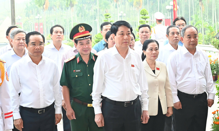 Chủ tịch nước Lương Cường dâng hương tại di tích lịch sử quốc gia Ngã Ba Giồng