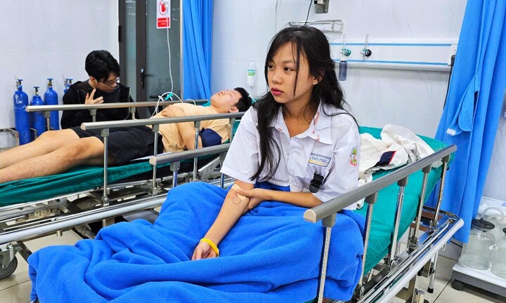 Nạn nhân vụ lật xe chở 20 học sinh tại Gia Lai: ‘May là xe chạy chậm’