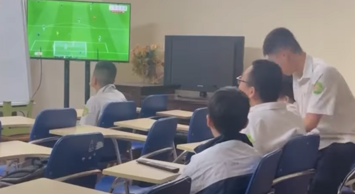 Bộ GD&ĐT tuýt còi lớp dạy thêm trái quy định ở Hà Nội