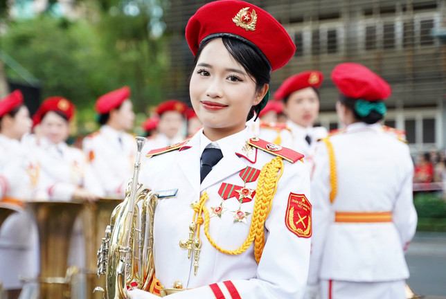 Vẻ đẹp thu hút mọi ánh nhìn của các chiến sĩ 'khối hoa hậu'