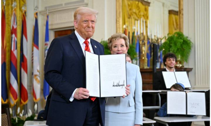 Ông Trump hạn chế đại học Mỹ nhận tài trợ nước ngoài