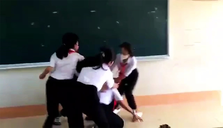 Lớp 7 đã ‘biết’ kéo bè đánh bạn dã man, phải dạy môn bạo lực học đường từ lớp 1