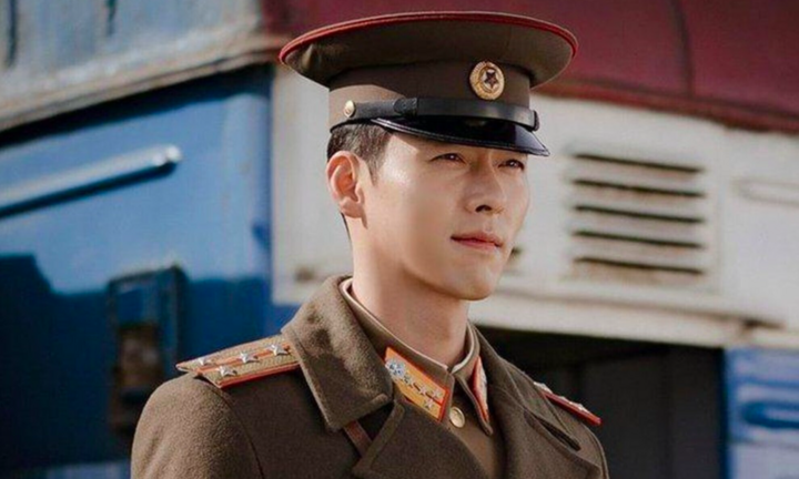 Xem lại khoảnh khắc Hyun Bin xuống tàu gây sốt trong 'Hạ cánh nơi anh'