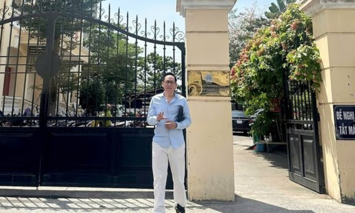 Hoãn phiên toà xét xử vụ ca sĩ Duy Mạnh kiện Mercedes - Benz Việt Nam