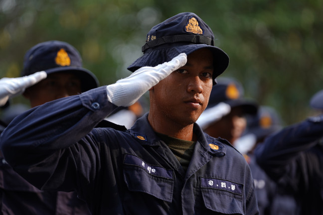 Vẻ rắn rỏi của các chiến sĩ Campuchia tập luyện diễu binh dịp lễ 30/4