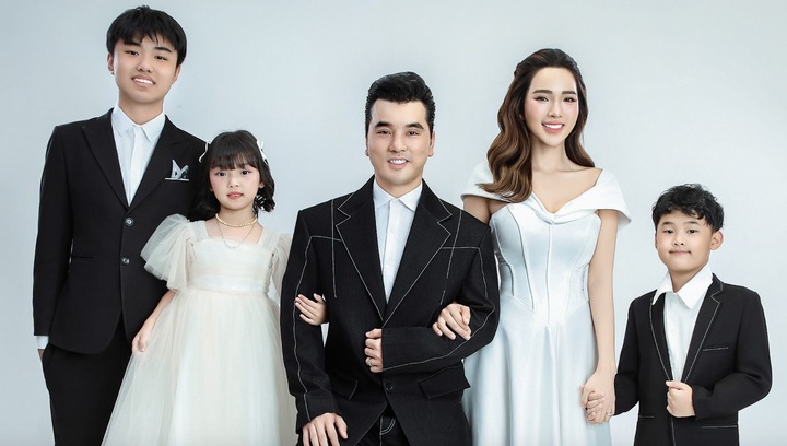 Tổ ấm bên vợ đẹp, con ngoan của nam thần tượng đình đám thập niên 2000