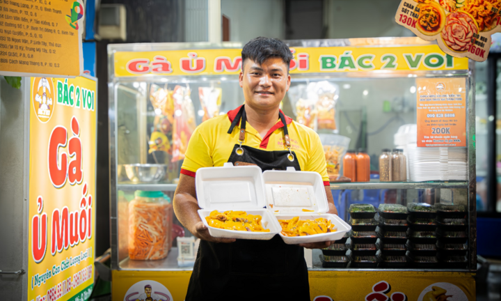 Gà Ủ Muối Bác 2 Voi - hương vị dân dã giữa lòng phố thị