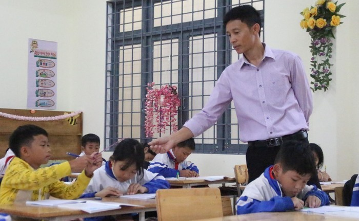 Hiệu trưởng, hiệu phó bắt buộc dạy học bao nhiêu buổi/tuần?