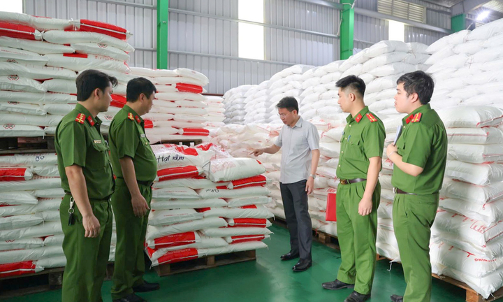 Giám đốc công ty sản xuất mì chính, dầu ăn giả từng làm quản lý thị trường