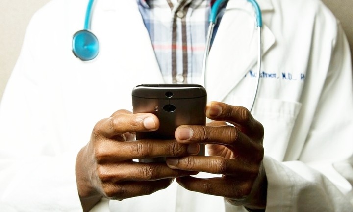 Một cuộc họp dòng họ định đoạt số phận ca mổ ung thư