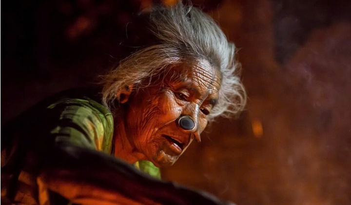 Kỳ lạ bộ tộc bắt phụ nữ bịt lỗ mũi để bớt đẹp