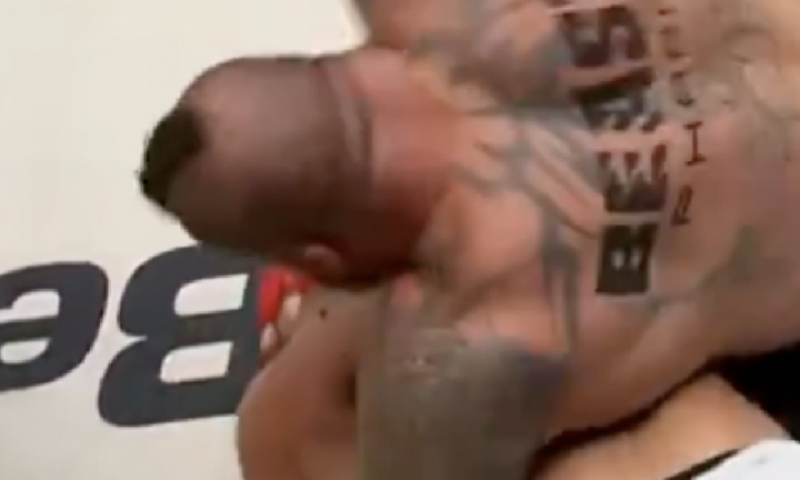 Chỉ 30 giây, võ sĩ người Anh hạ gục 'người khỏe nhất thế giới'