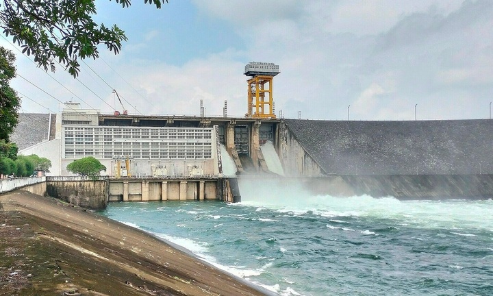 Nguy cơ mất an toàn cho du khách khi tham quan đập thuỷ điện Thác Bà