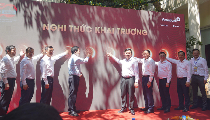 Ra mắt Trung tâm Báo chí phục vụ Lễ kỷ niệm 50 năm Giải phóng miền Nam