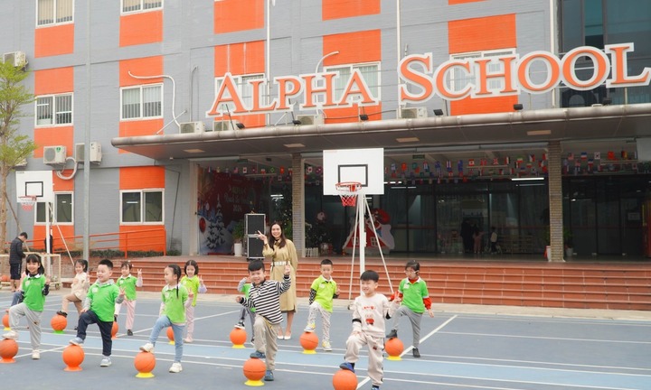 Nhiều học sinh Hà Nội đau bụng, nôn mửa nghi ngộ độc thực phẩm