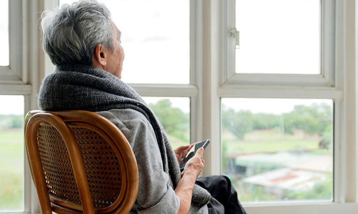 Chia tài sản cho con rồi thành kẻ ăn bám, cha mẹ già tự đưa mình vào tuyệt cảnh