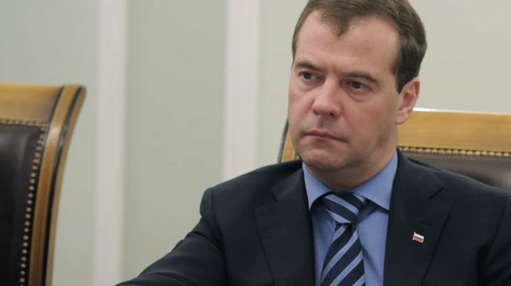 Ông Medvedev: Châu Âu cần chấm dứt hỗ trợ Ukraine