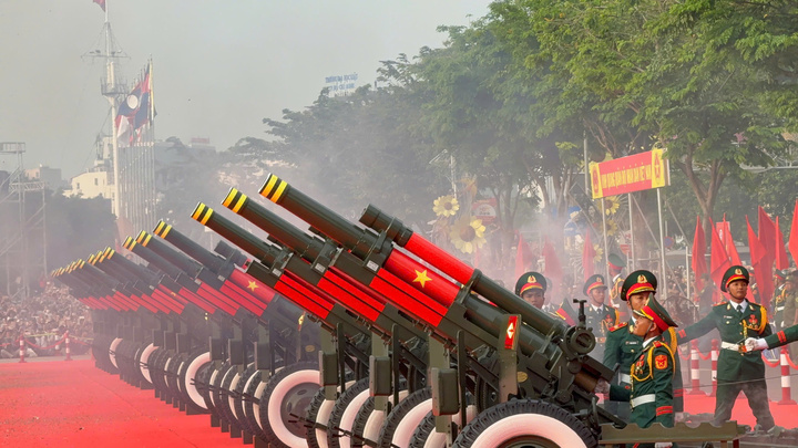 21 loạt đại bác rền vang mừng 50 năm Giải phóng miền Nam, thống nhất đất nước