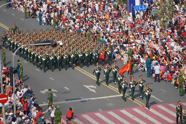 Hình ảnh các khối diễu binh nhìn từ trên cao 