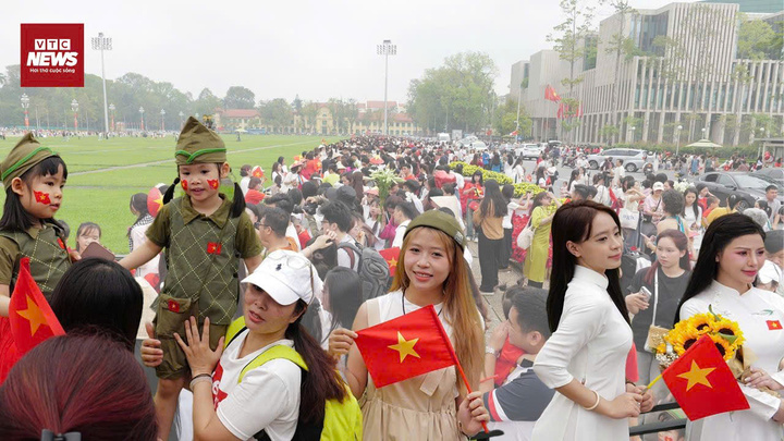 Hà Nội ken đặc người, các điểm vui chơi chật kín ngày đầu kỳ nghỉ lễ