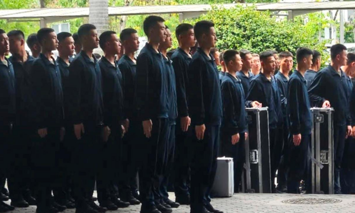 Đoàn quân đội Trung Quốc về nước sau khi tham gia diễu binh 30/4 tại Việt Nam