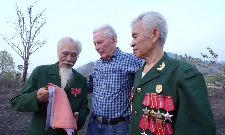 Con trai cựu Bộ trưởng Quốc phòng Mỹ thay cha chữa lành vết thương chiến tranh