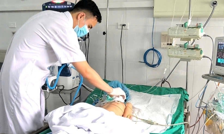 Suy hô hấp sau khi bị gỗ mục đâm vào chân