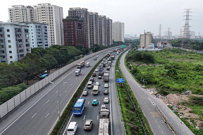 Người dân quay lại Hà Nội sớm, cao tốc Pháp Vân - Cầu Giẽ ùn ứ hơn 5km
