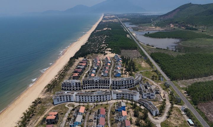 Dự án chậm tiến độ 'vò nát' những địa danh nổi tiếng ở Huế 