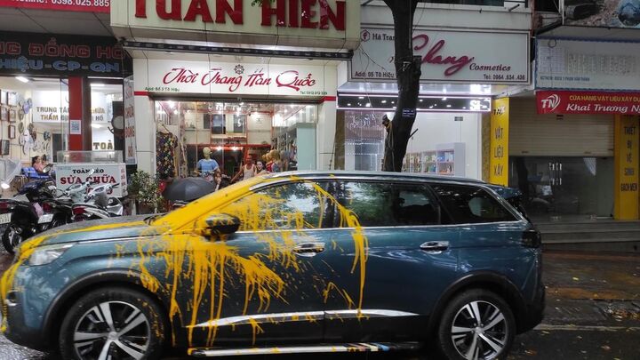 Vì sao người có mặt tiền kinh doanh thường rất hung dữ khi có xe đậu trước nhà?