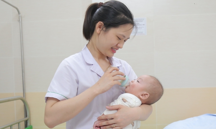 Tình trạng sức khỏe bé trai 7 tháng tuổi bị bỏ rơi trước cổng chùa 