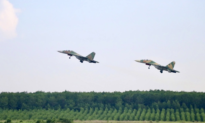 Su-30MK2, Yak-130 rời sân bay Biên Hòa sau nhiệm vụ đặc biệt ngày 30/4