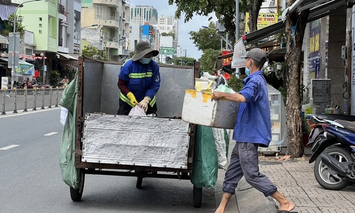 Từ 1/6, người dân TP.HCM trả tiền rác theo số kg