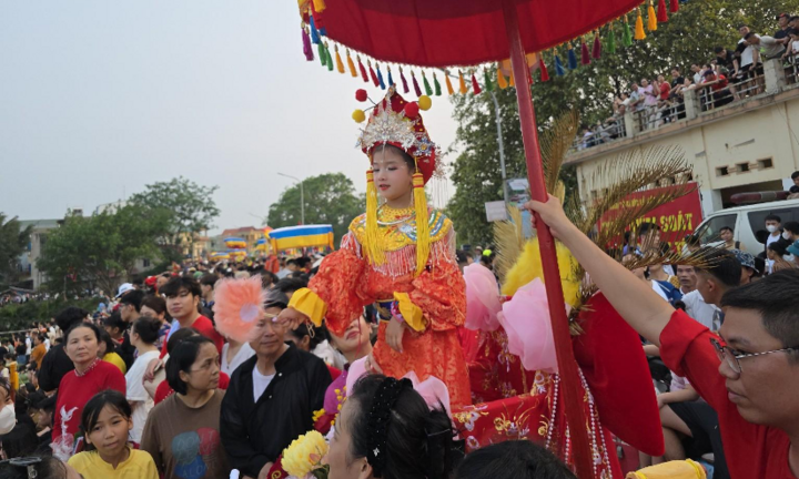 Tưng bừng lễ hội Gióng Phù Đổng với nhiều trò chơi dân gian cổ xưa
