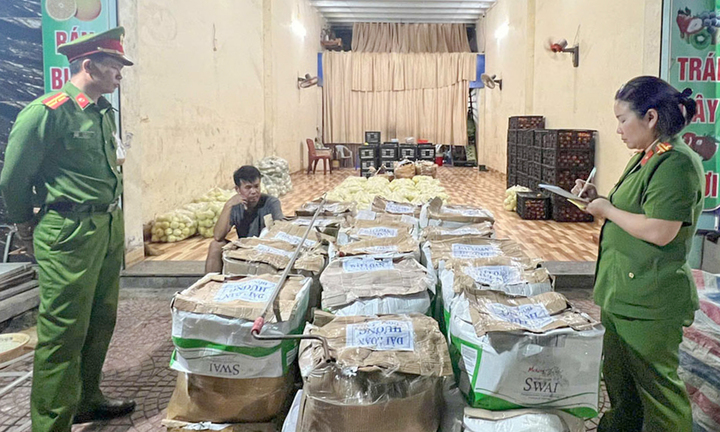 Phát hiện hơn 3 tạ rau củ nhiễm hoá chất độc hại ở Sơn La