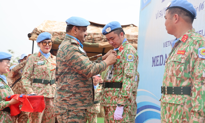 Bệnh viện Dã chiến Việt Nam nhận huy chương vì hòa bình của Liên hợp quốc