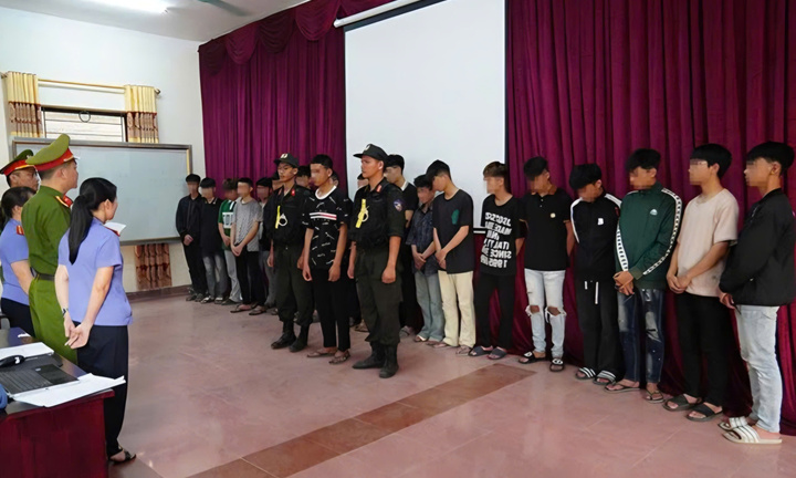 Điện Biên: Khởi tố 18 'quái xế' mang hung khí gây náo loạn trên đường phố