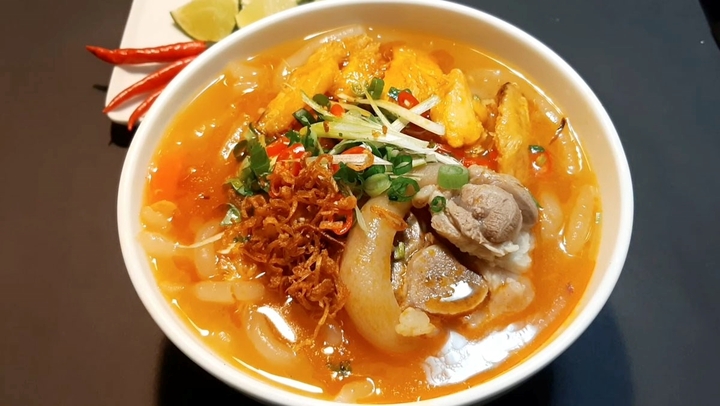 Cách nấu bánh canh cua giò heo ngon 