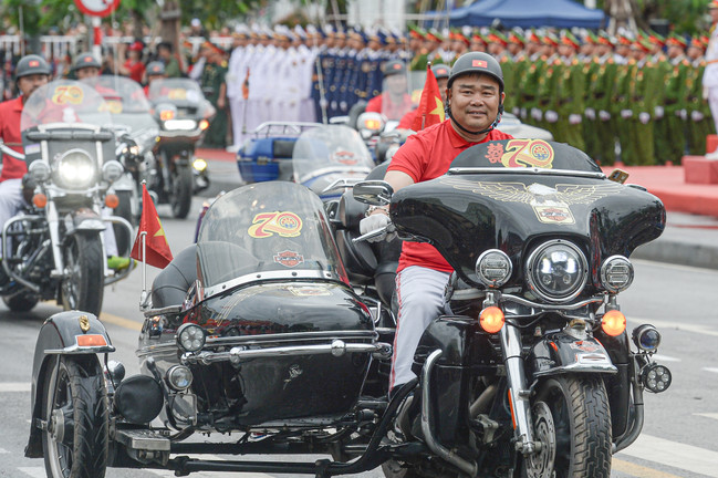 Dàn mô tô 'khủng' tham gia diễu hành, mừng 70 năm Giải phóng Hải Phòng