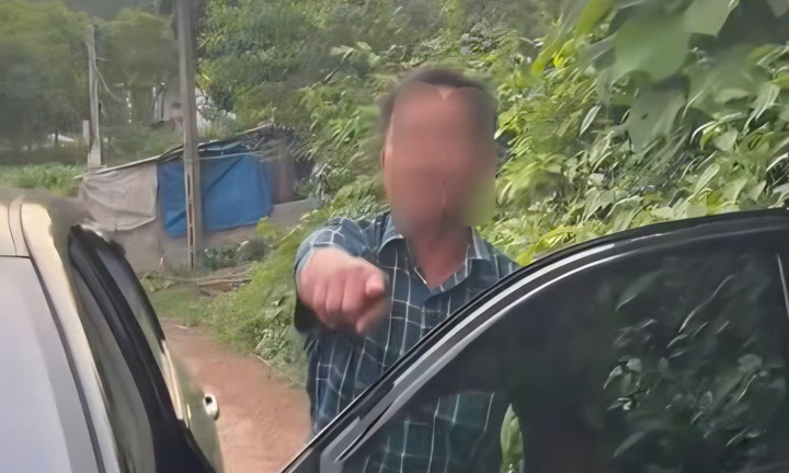 Cô gái 23 tuổi ở Bắc Giang tố cáo bị tài xế ô tô hành hung